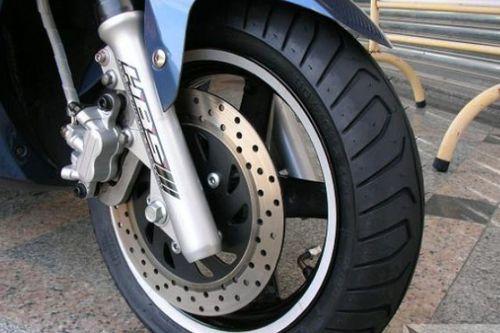 国产机车换胎视频,轻松掌握轮胎更换技巧